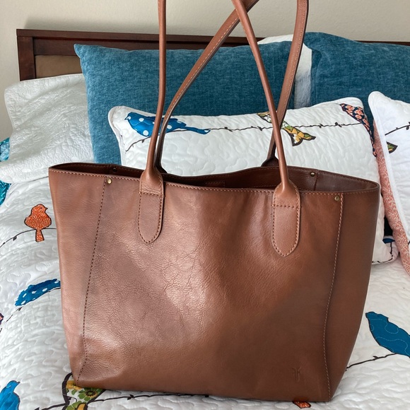 ☀️Weekend sale-New-FRYE OLIVIA Lrg TOTE-COGNAC leather-unused NEW WITHOUT TAGS - Picture 1 of 14